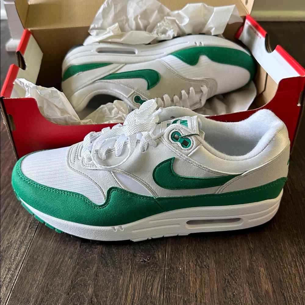 Nike Air Max ‘87 women’s 9.5- NWT